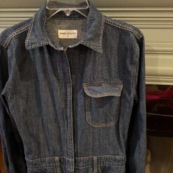 RIVET UTILITY Boyfriend Denim Jumpsuit Size Small Color: Mid denim - Picture 7 of 15